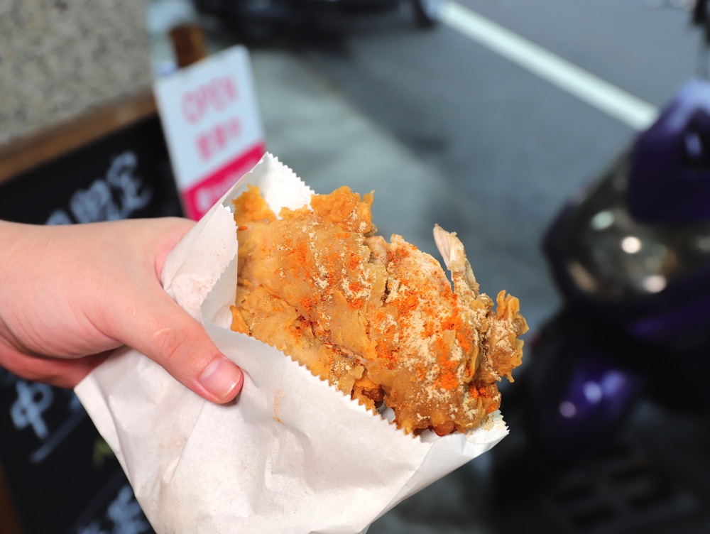 嘴哥炸雞歸仁店-中藥炸雞：台南必吃炸雞，用祖傳溫補中藥配方醃漬入味，肉質鮮嫩帶淡雅清香，美味涮嘴的銅板午茶/雞排暑期優惠只要49元.雞肉全餐只要85元/新市總店