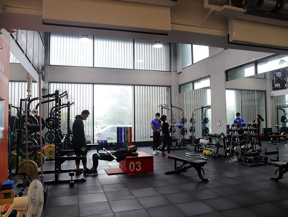台南健身房一對一私人健身教練專屬-倍速運動：巨鼠重回倍速運動一館 加強訓練啦!!!/不同專長的教練幫你訓練不同肌群.增肌減脂更有效