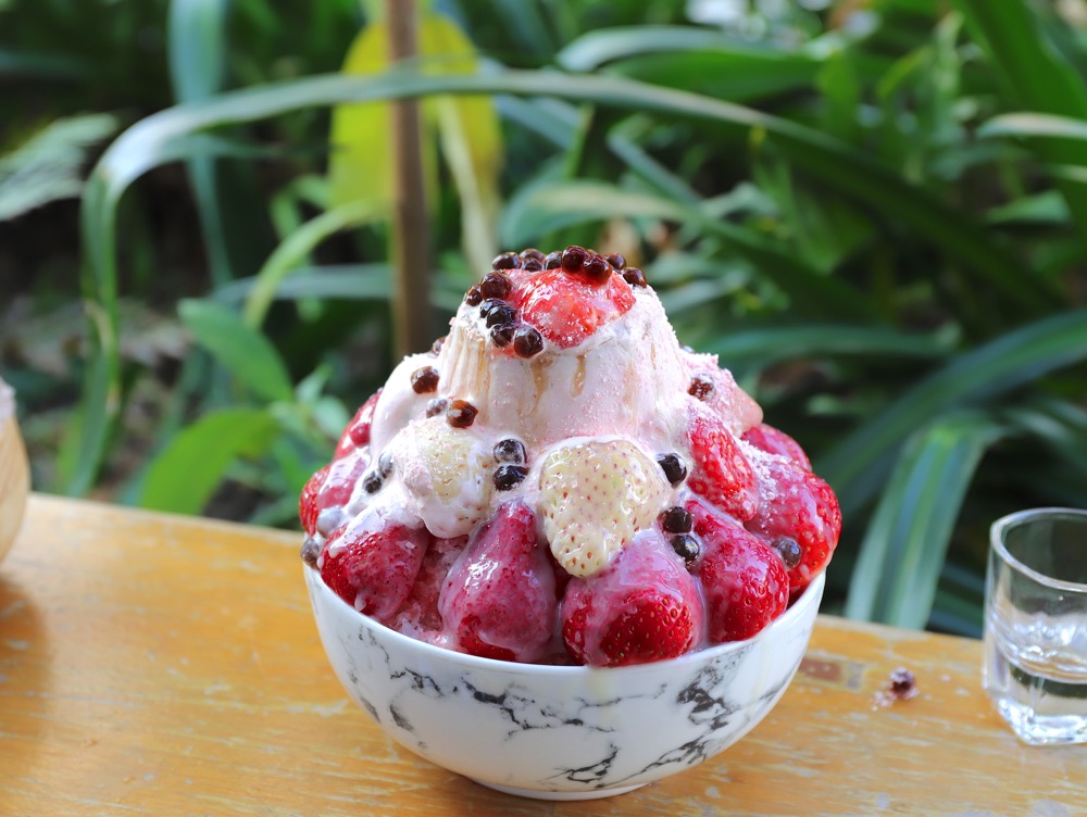 清水堂最新冰品推出啦！炸裂雪梨山給你滿滿水梨香甜感受.雪兔草莓冰讓你一嚐頂級白草莓的奢華蜜桃滋味|季節超限量供應/台南水果愛玉冰店推薦