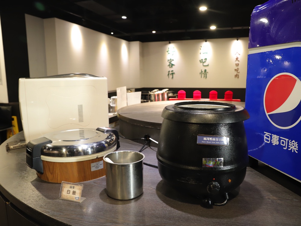 好客燒烤-台南Focus店：藏身台南火車站前百貨公司裡的吃到飽餐廳/唯一特色酒吧燒烤店/安格斯牛肉.干貝.澎湖生蠔.ColdStone冰淇淋任你吃/不分平假日燒肉火鍋吃到飽/消夜時段$459/還可加價升級高級海鮮和肉品只要$658