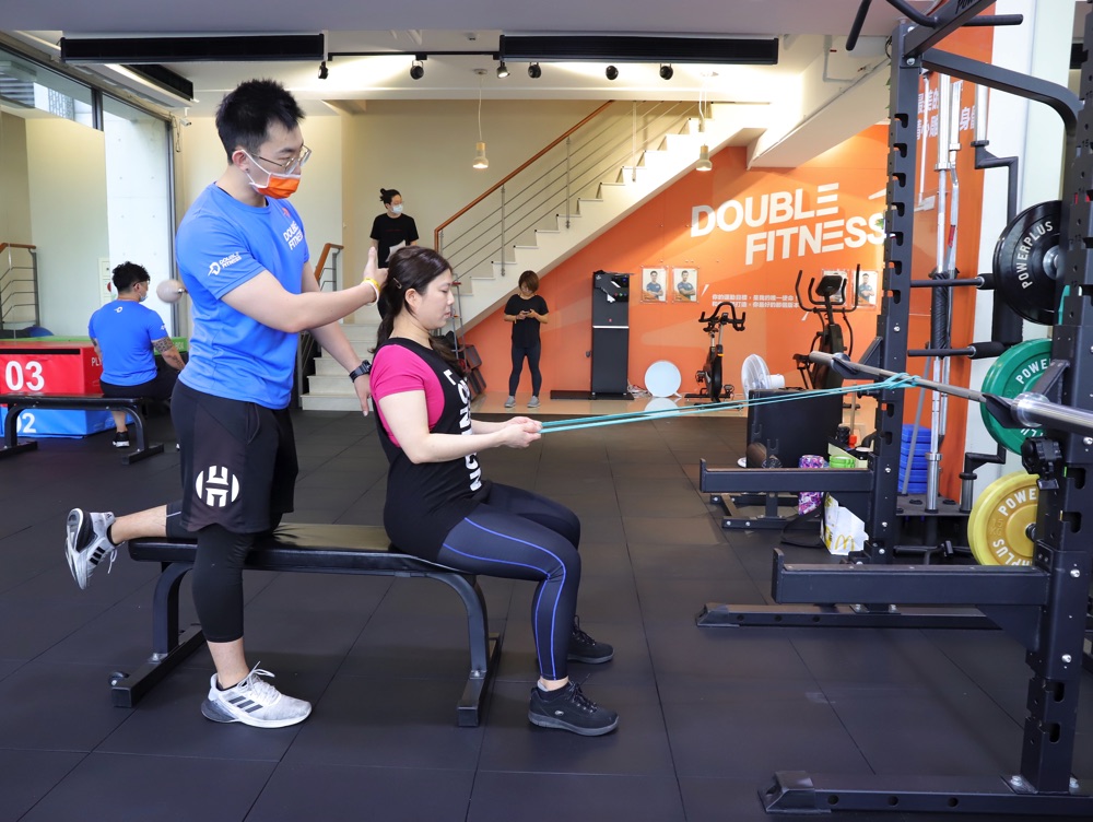 倍速運動 台南私人教練健身房：橘子教練透過重量訓練&有氧指導交互訓練.搭配飲食控制.增肌減脂更有效/台南一對一私人健身教練