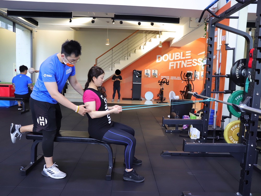 倍速運動 台南私人教練健身房：橘子教練透過重量訓練&有氧指導交互訓練.搭配飲食控制.增肌減脂更有效/台南一對一私人健身教練