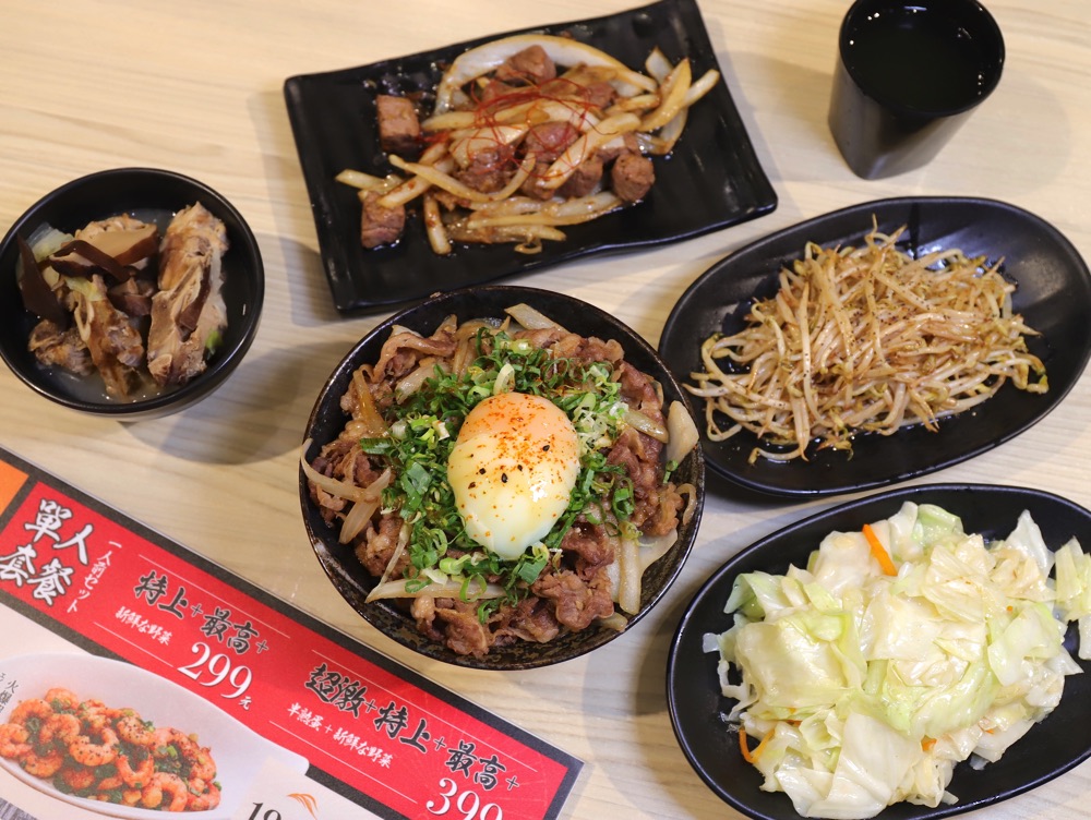 敲之助 鉄板焼き • 牛丼 • 洋食：台南東區新開幕平價鐵板燒餐廳.給你不凡味蕾享受/主餐單點$99元起.送2道現炒青菜+湯品飲品無限享用/免服務費/近南紡購物中心