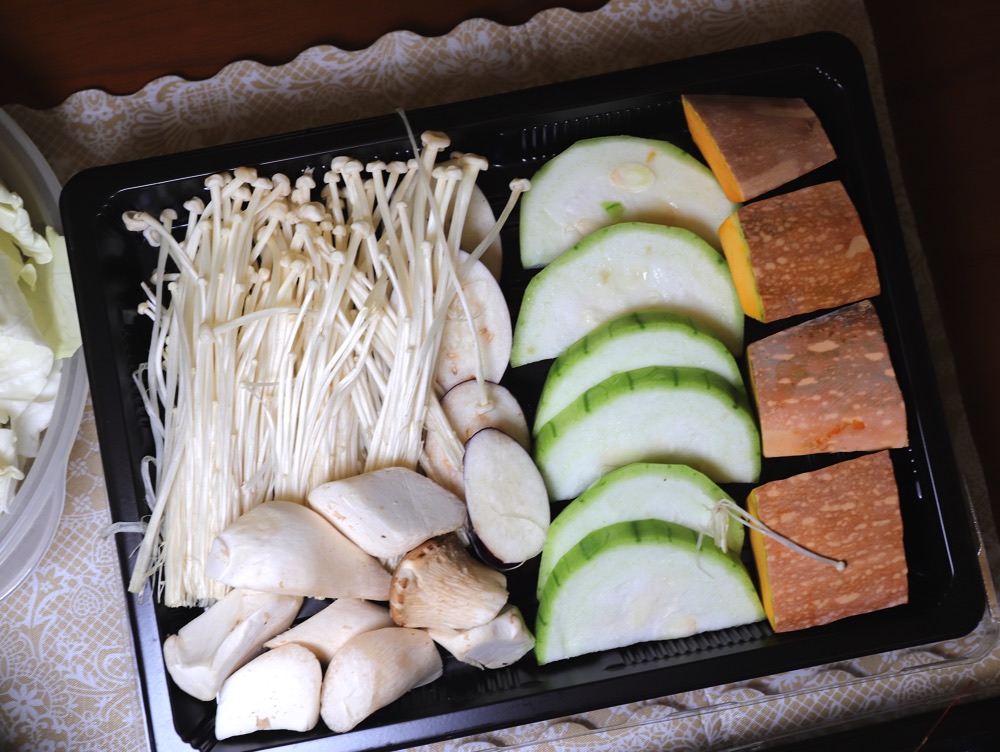 饗麻饗辣：台南麻辣鴛鴦火鍋霸主新推出防疫外帶套餐/吃飽飽四人套餐只要一千元/自備飲料瓶還能免費裝一公升飲料各兩瓶/