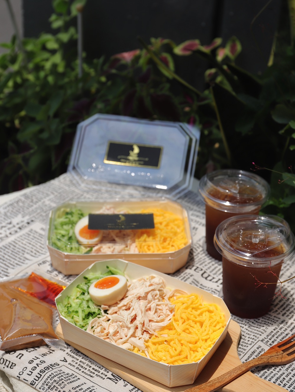 肥貓咖啡：台南最美三色涼麵開賣啦！一起外帶嚐美食，居家防疫也能幸福肥/每日限量務必預訂.台南涼麵推薦.外帶美食