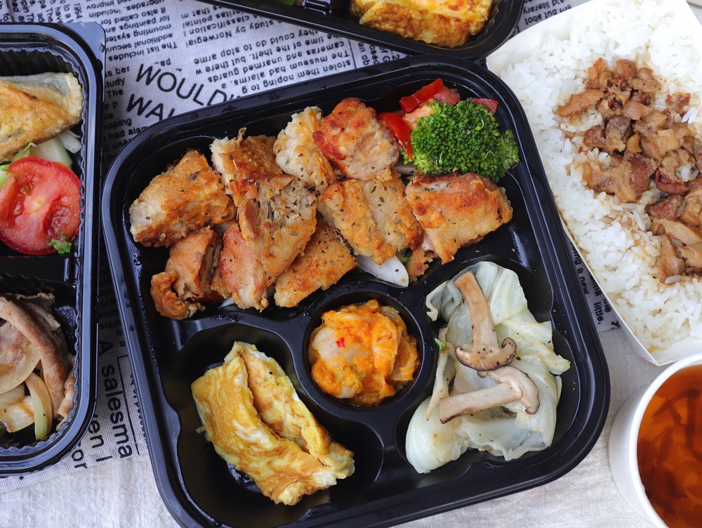 福豆屋-安平店：鐵板燒餐盒新推出!!!只要168元起就能宅在家享用美味的鐵板燒.加價59元升級套餐還多一道鐵板主食.肉燥飯.鐵板起司蛋.甜點.飲料