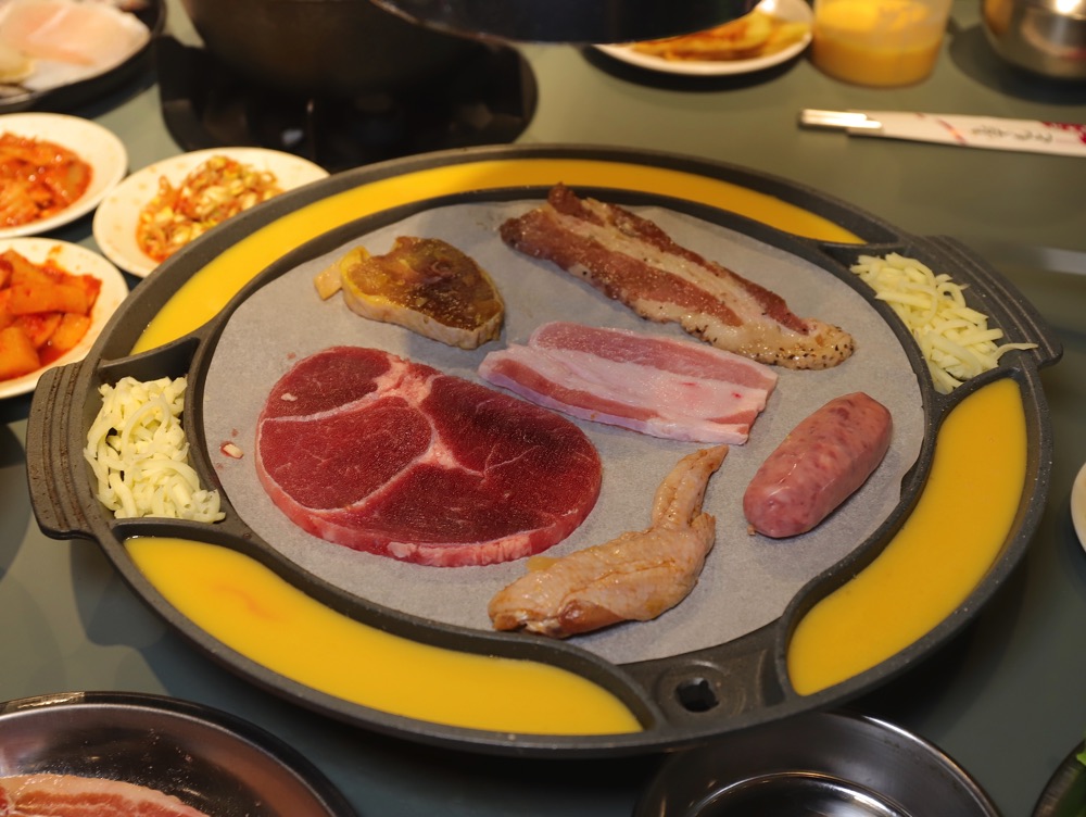 豬頭妹韓式燒肉：新開幕韓式燒肉只要299元起就能燒肉.韓式料理吃到飽/壽星禮.四人用餐當日壽星免費招待.當月九折優待/台南吃到飽餐廳推薦