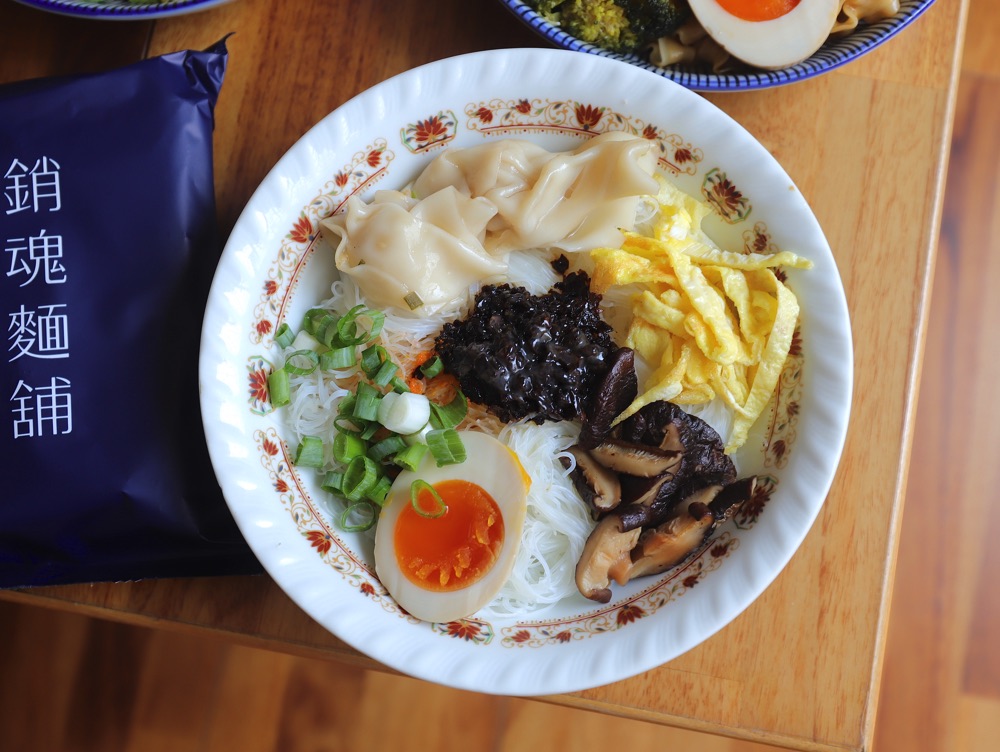 大師兄銷魂麵舖Ｘ點點心聯名推出｜讓你在家就能簡單上菜，水滾放麵.麵好撈起拌醬，輕鬆吃好麵，全天24小時美味不打烊｜全台宅配｜限期團購
