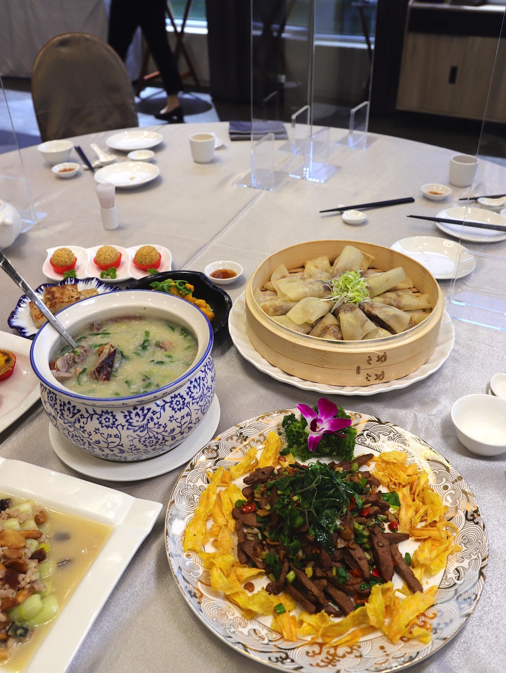安平福爾摩沙遊艇酒店-國際宴會廳/台南商務會館港式飲茶：台南酒店餐廳新開幕!周末假日限定供應-烤鴨三吃很可以.消費滿千送XO醬/安平景觀餐廳