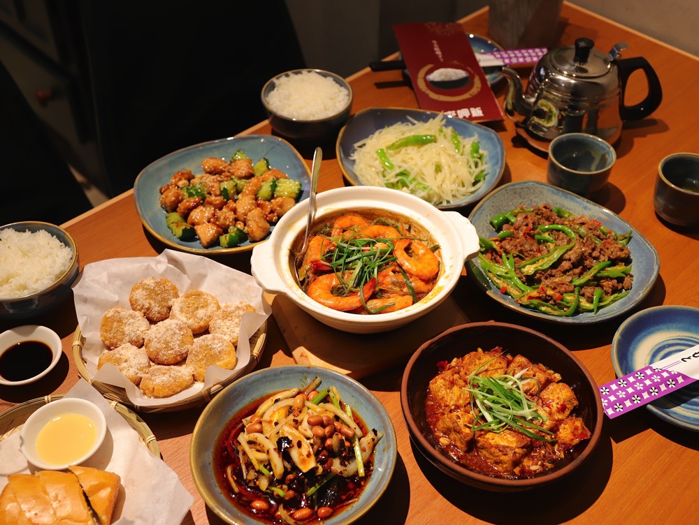 來呷飯 川食堂•嘉義中山店：嘉義火車站附近的美味川菜餐廳.年輕師傅身懷超強炒功.道道美味涮嘴.人人額樂的平價川菜館/嘉義聚餐餐廳推薦