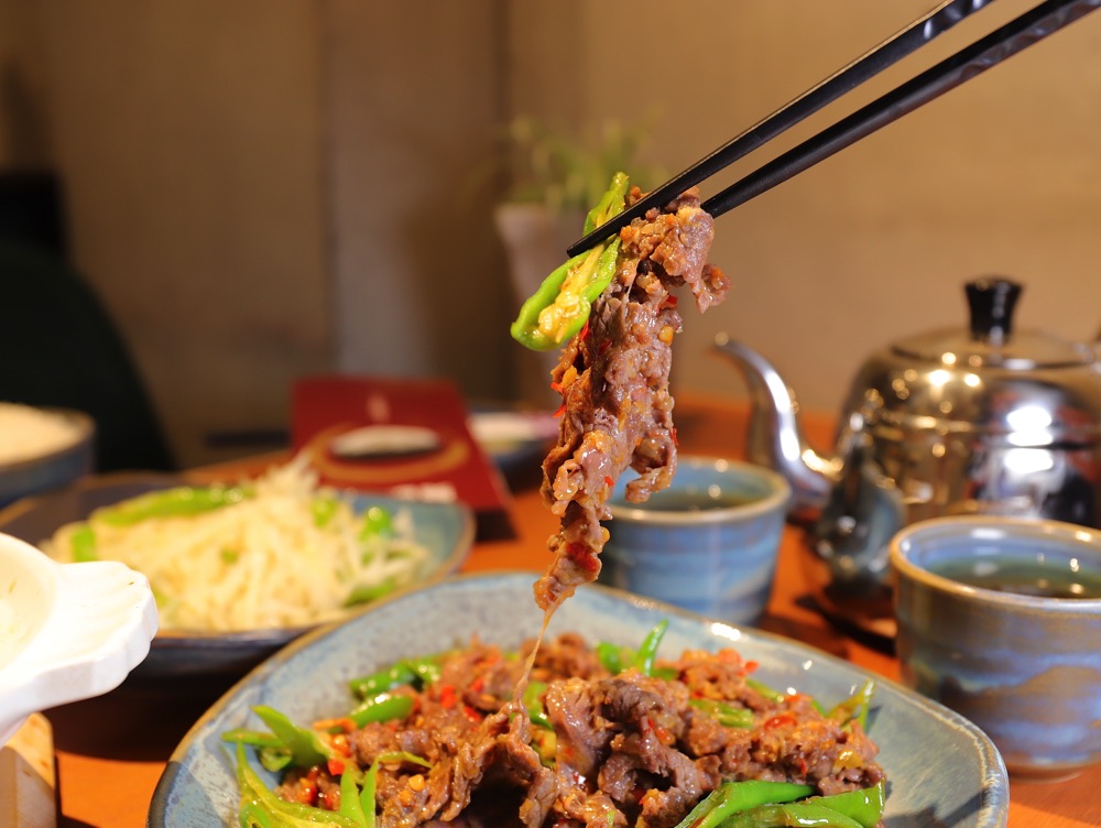 來呷飯 川食堂•嘉義中山店：嘉義火車站附近的美味川菜餐廳.年輕師傅身懷超強炒功.道道美味涮嘴.人人額樂的平價川菜館/嘉義聚餐餐廳推薦