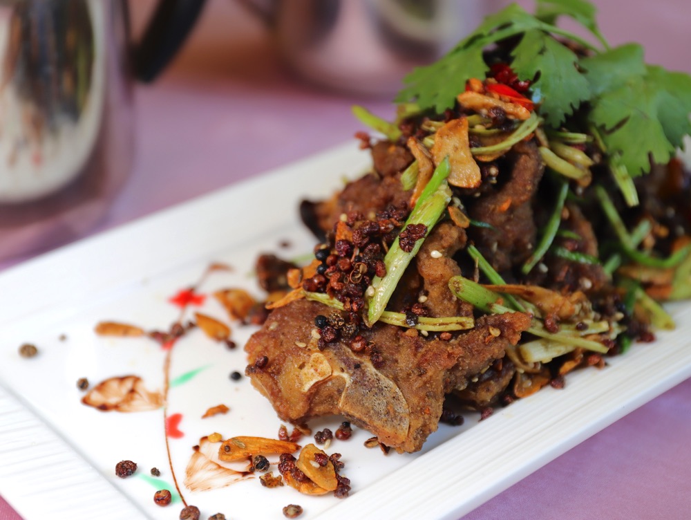 台南商務會館Les Hotel Tainan 港茶餐廳：香港主廚的私房拿手菜，金魚餃可愛又美味，菜單上沒有的隱藏版片皮雞.沒預訂.吃不到/台南聚餐餐廳推薦/台南婚宴商務聚會餐廳