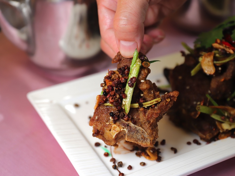 台南商務會館Les Hotel Tainan 港茶餐廳：香港主廚的私房拿手菜，金魚餃可愛又美味，菜單上沒有的隱藏版片皮雞.沒預訂.吃不到/台南聚餐餐廳推薦/台南婚宴商務聚會餐廳