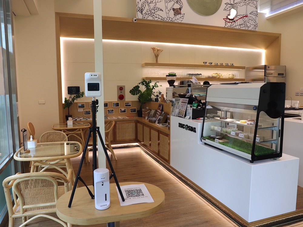 穎可達咖啡台南仁和門市：位於豪宅大樓的專業咖啡烘焙餐廳.聞著咖啡香.品著精緻料理和甜點/給你一個世外桃源的悠閒感~/電視劇斯卡羅.茶金聯名咖啡周邊產品/台南咖啡廳午茶餐廳推薦/場地包場