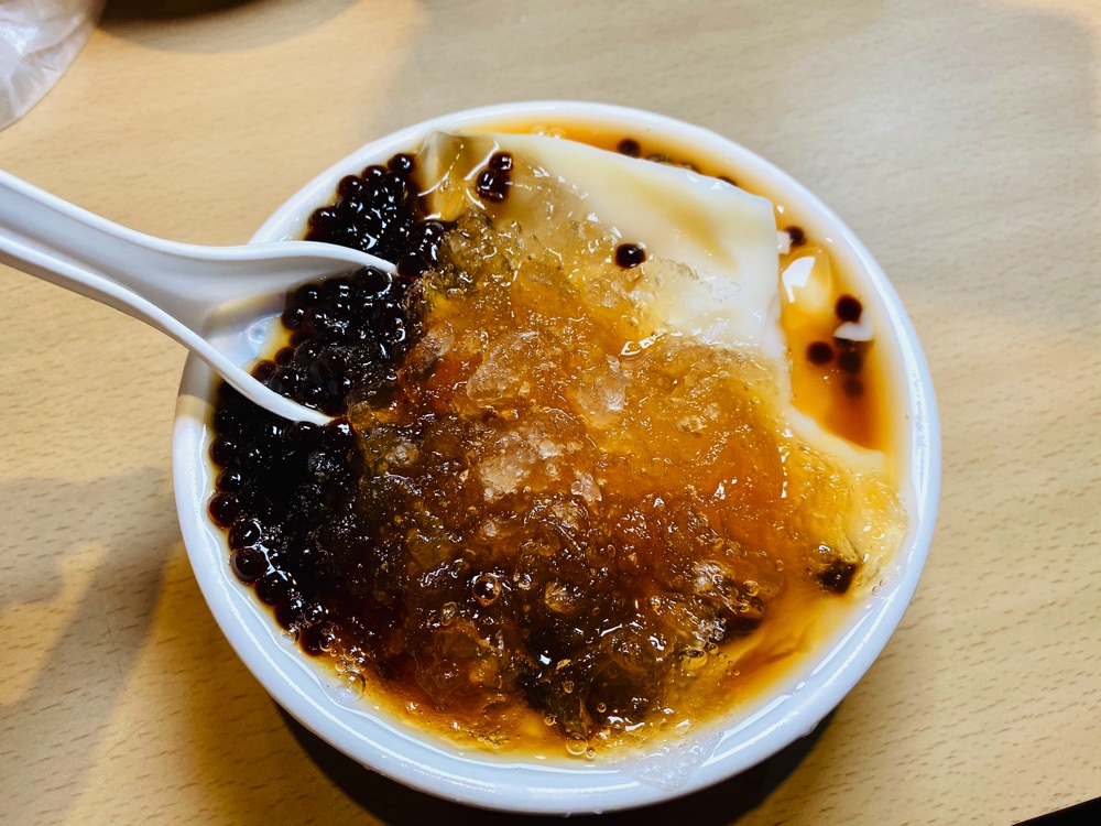 台南東山美食旅遊趣！東山老街除了東山鴨頭，這幾家也是必吃的在地美味！/東山肉圓.人氣豆花.你吃過嗎?/東山必吃銅板美食推薦