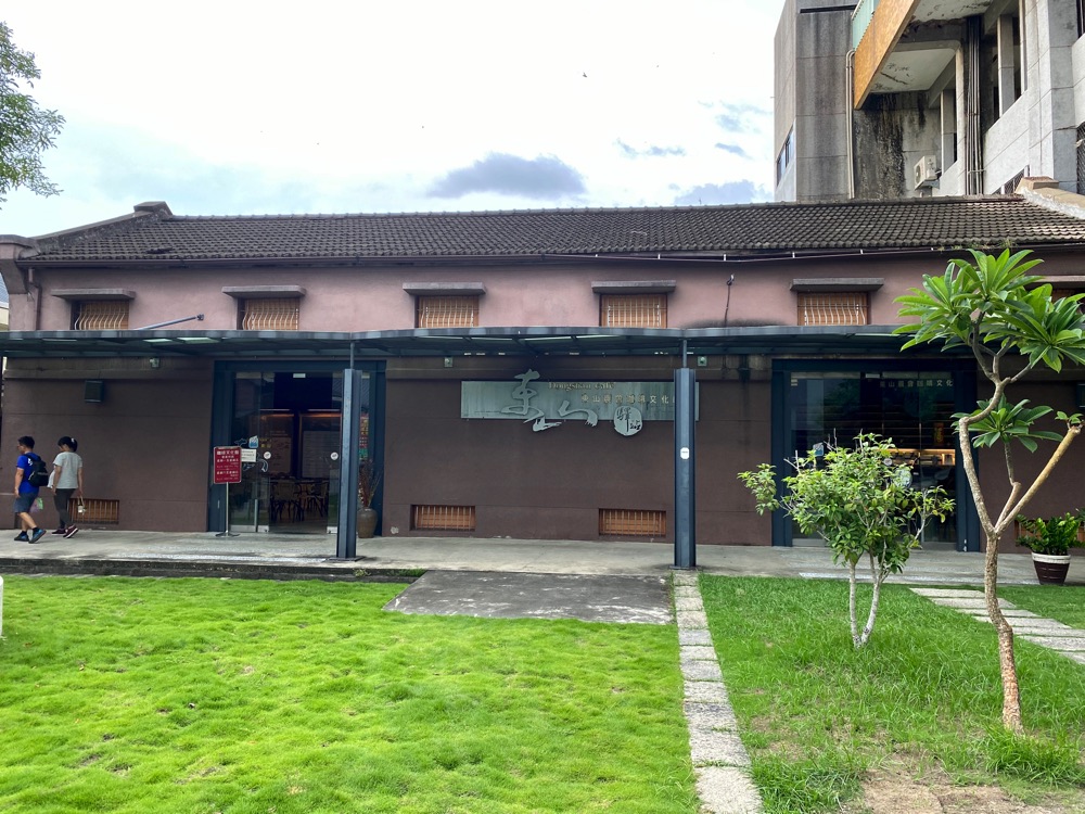 台南東山美食旅遊趣！東山老街除了東山鴨頭，這幾家也是必吃的在地美味！/東山肉圓.人氣豆花.你吃過嗎?/東山必吃銅板美食推薦