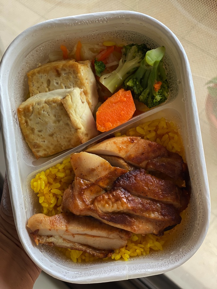 7-11超商美食開箱：7-Eleven推出simplefits低卡便當＆沙拉.搭配21世紀烤雞.輕鬆享美味不怕胖～
