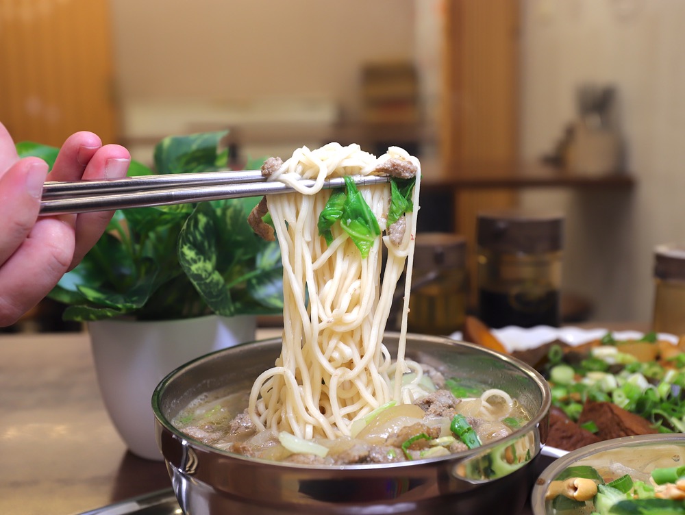 一點小陽春麵：傳承50年眷村老味道.川味椒麻麵香麻迷人～搭配紅油炒手更辣香涮嘴/台南家常麵店推薦.近大成國中