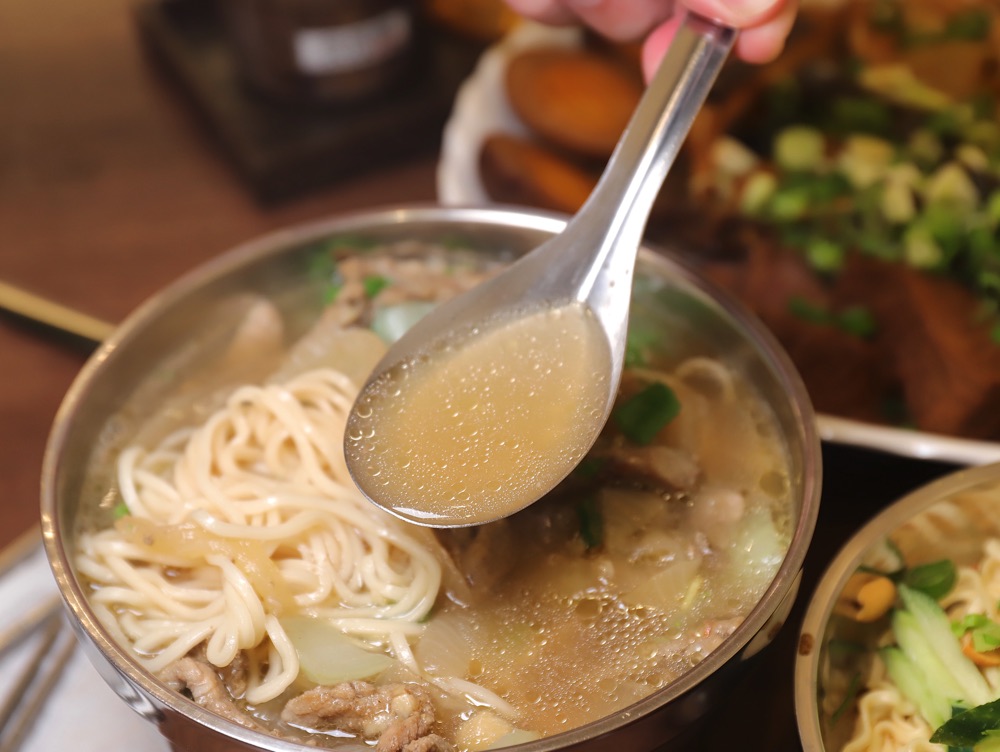 一點小陽春麵：傳承50年眷村老味道.川味椒麻麵香麻迷人～搭配紅油炒手更辣香涮嘴/台南家常麵店推薦.近大成國中