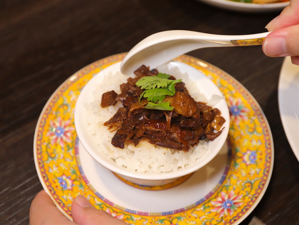 LA 時尚川菜善化店：台南超人氣川菜館.道地川菜結合新料理手法.給你新時尚味蕾饗宴/大推經典片皮烤鴨/台南善化節慶聚餐餐廳推薦