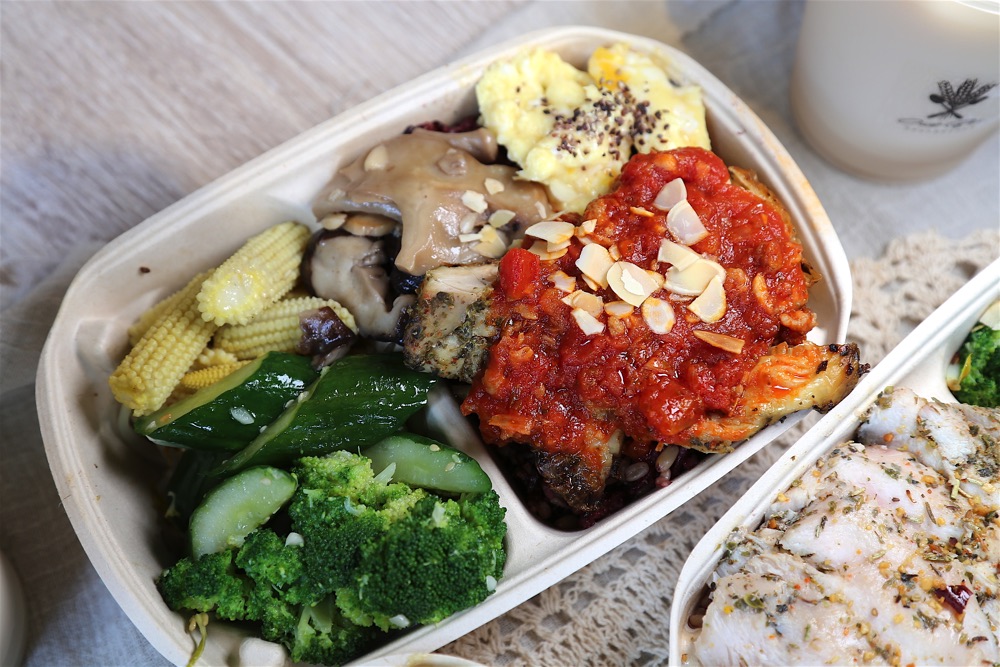 燕麥吧 Oatbar安平店:台南健康低卡餐盒推薦/清爽美味飽足感/可外送/燕麥披薩超牽絲.激推!