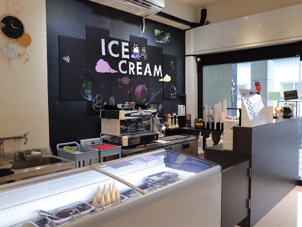 植朵 輕甜品-西港店:隱藏台南西港的創新甜點飲料店.茶飲甜湯冰品奶酪通通有/冰淇淋雪酪多達百種口味.奶酪甜嫩迷人