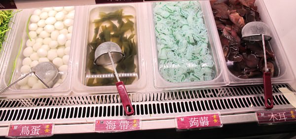 XM麻辣鍋(湖美旗艦店)：（台南。中西區）『XM麻辣鍋 湖美旗艦店』台南平價。吃到飽。活蝦供應。