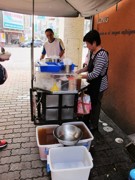 無名愛玉冰：（台南。中西區小吃）『無名愛玉冰』台南銅板小吃。傳統的美味。古早味愛玉冰。