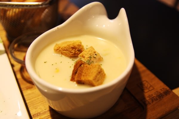 日光徐徐(台南永華店)：（台南。安平區美食）高ＣＰ值大份量早午餐就在『日光徐徐(台南永華店)』