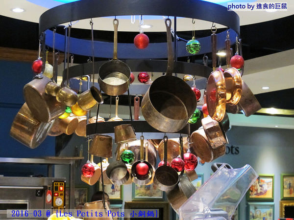 小銅鍋義式餐廳(德安誠品店)：（台南。東區美食）『Les Petits Pots 小銅鍋』餐點精緻美味，環境舒適靜謐，讓你享受一段浪漫的好食光。/ 經典甜點（舒芙蕾）給您甜蜜又溫熱的味蕾享受！
