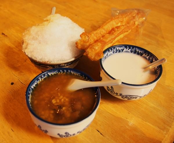 阿卿傳統飲品‧冰品：{阿卿傳統飲品‧冰品} 新～台南小鮮肉杏仁茶！