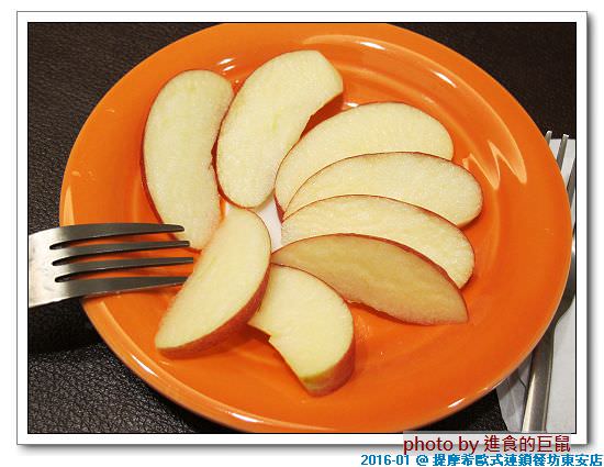 提摩希歐式餐坊(台南東安店)：（台南。東區美食）提摩希歐式連鎖餐坊東安店 / 可愛熊熊玩偶餐廳。提供平價健康低油的美味餐點。『奶濃畢卡達豬排義大利麵』豬排香酥不油膩，口感獨特略帶甜味。