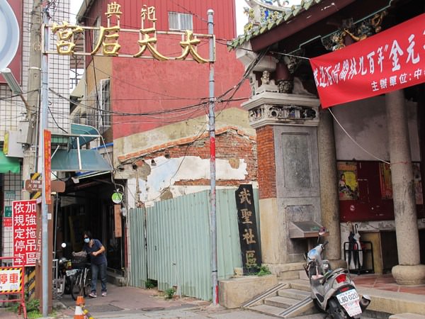 吳萬春蜜餞(武廟店)：（台南。中西區伴手禮）『吳萬春蜜餞』傳承府城的好味道。酸鹹甜的懷舊滋味。