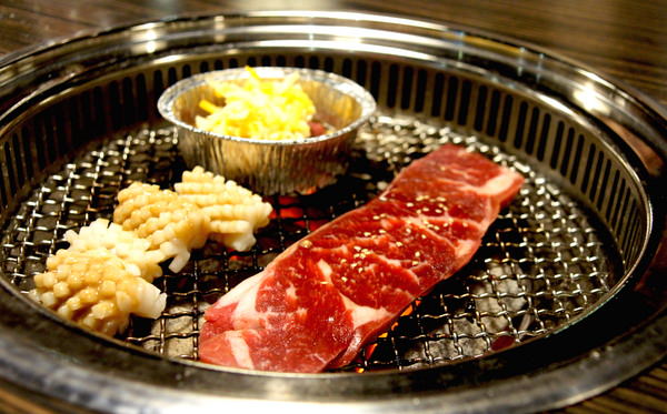 燒肉眾雙和板南店(雙和板南店)：(新北。中和區美食) 『燒肉眾-雙和板南店』燒烤吃到飽。三種消費方案，任你挑，保證讓你吃飽飽，肚飽眼皮鬆! 好吃好睡好幸福~