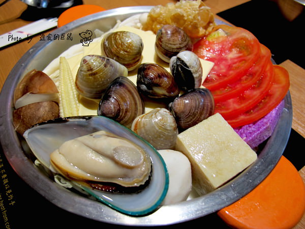 鬼椒一番鍋(東門店)：（台南。東區美食）『鬼椒一番鍋（台南東門店） 』全台知名連鎖火鍋店。平實價格就能輕鬆地享用美味的個人鍋。