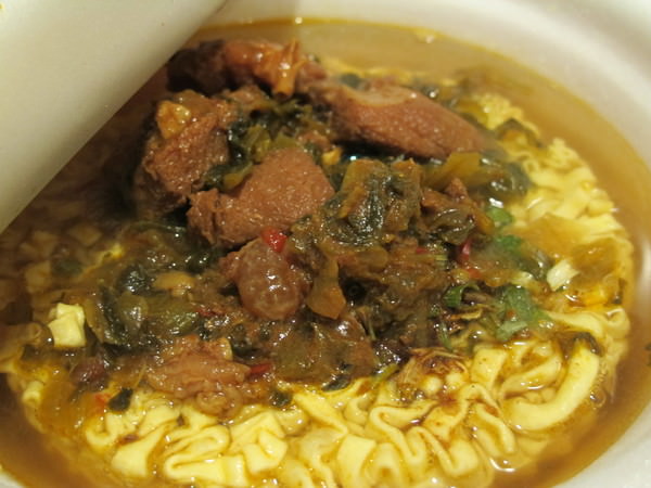 味味一品 / 食霸系列：『味味一品食霸系列』冬天宵夜好選擇! 食霸牛肉麵，濃Q好滋味~
