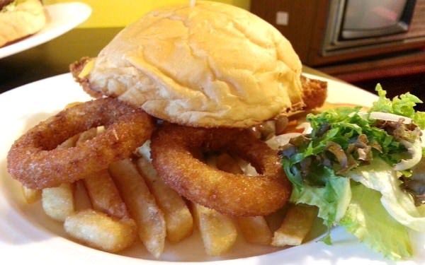 美式餐廳AJ Burger：台南成大學區的美式漢堡店『美式餐廳AJ Burger』