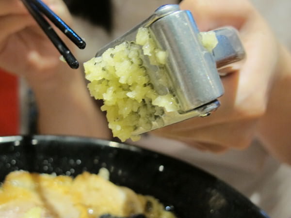 らあめん花月嵐拉麵(台南新光西門店)：在新光三越台南新天地美食街裡的超人氣拉麵