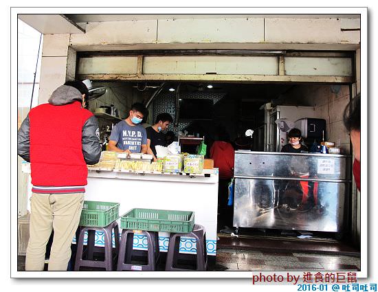 吐司吐司早餐店：（台南。中西區美食）吐司吐司早餐專賣店 / 俗擱大碗的早餐。食尚玩家也瘋狂的超牽絲『起士薯泥蛋餅』。