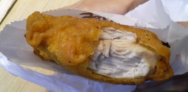 艋舺雞排(台南中正店)：藝人ＮＯＮＯ專賣{艋舺雞排(台南中正店)}酥脆好吃～超～厚～雞排
