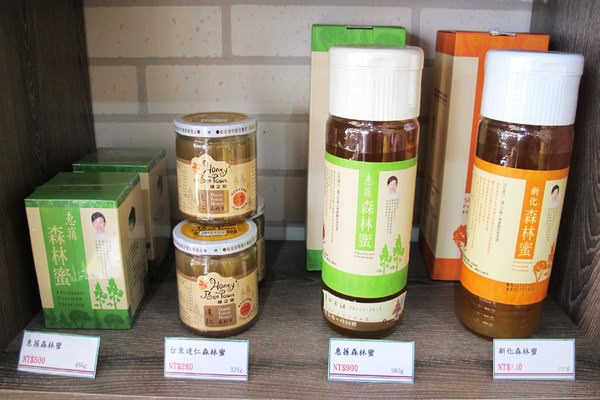 蜜田本舖：（台南。中西區美食）『蜜田本舖』來自花蓮的好蜜。各式蜂蜜“蜜田”包。蜜香蛋糕餅乾“蜜田”有。甜蜜在心的好味道！
