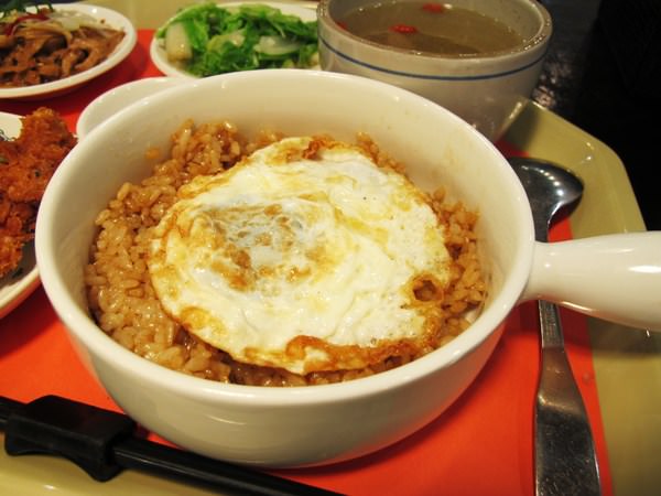 洁洁 Gi Gi(忠義發源店(原集集Gi Gi複合式餐廳))：好吃炸豬排&amp;古早味豬油拌飯 就在{洁洁 Gi Gi}