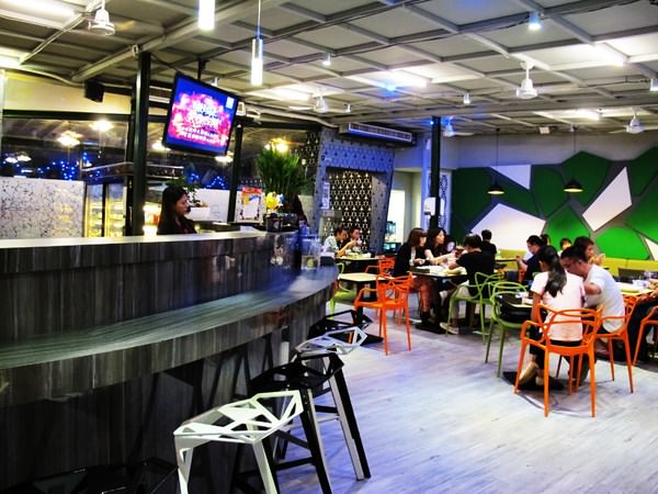 熱點義式餐館：『熱點義式餐館』海安路的不夜城 之&quot;熱&quot;情分享.&quot;點&quot;點心意