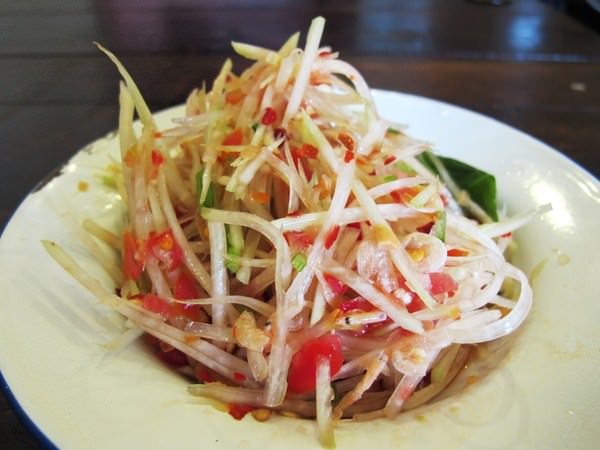 SNACK 食內嗑-泰式小食肆：（台南。中西區美食）『SNACK 食內嗑-泰式小食肆』平價 泰式 / 越式 料理。