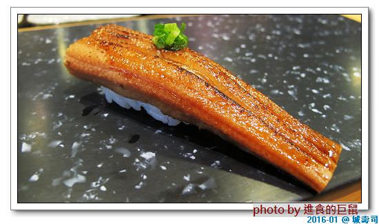 城壽司：（台南。安平區美食）城壽司 / 吃得到新鮮漁獲＆少見魚類。套餐單點通通有！還有會跳舞的『炒烏龍』唷～