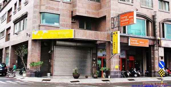 Curry+ Kitchen 誠欣廚房：（台南。安平區美食）『誠欣廚房 Curry+ Kitchen 』運河旁的 寵物友善餐廳。平價美味大份量的早午餐。鬆餅酥脆可口。自製果醬甜如蜜，看得到整顆草莓呢！