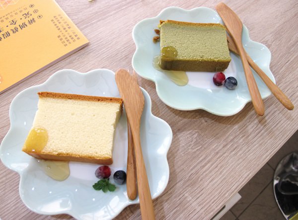 蜜田本舖：（台南。中西區美食）『蜜田本舖』來自花蓮的好蜜。各式蜂蜜“蜜田”包。蜜香蛋糕餅乾“蜜田”有。甜蜜在心的好味道！