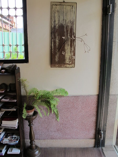 鹿角枝咖啡：台南老屋餐廳『鹿角枝』~ 悠閒的早午餐  享受綠的陪伴