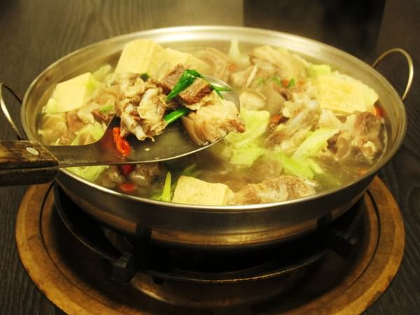 咩 灣裡羊肉店(總店)：『咩 灣裡羊肉店(總店)』爽口鮮嫩羊肉饗宴~~~之 {天冷了~ 吃羊肉補補身體吧! }