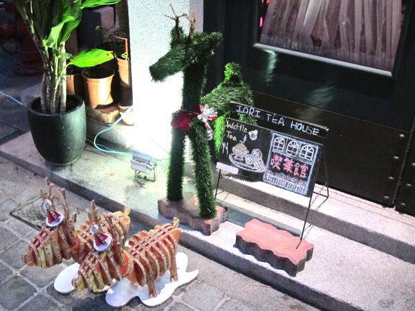 台南市正興街商圈：台南最夯觀光景點~{台南市正興街商圈}~吃喝玩樂一條街通通有~偶遇麋鹿軍團閃現